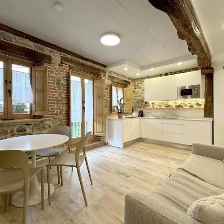 Apartamento El Patio De Vespasiano-calera- Vistas A La Iglesia Junto Al Puerto Castro Urdiales