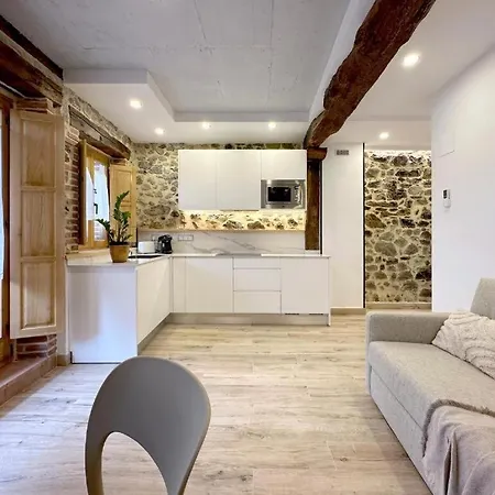 El Patio De Vespasiano-calera- Vistas A La Iglesia Junto Al Puerto Апартаменты *