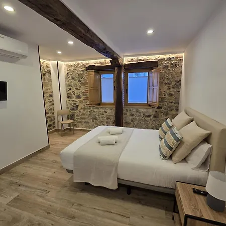 El Patio De Vespasiano-calera- Vistas A La Iglesia Junto Al Puerto Апартаменты Кастро-Урдиалес