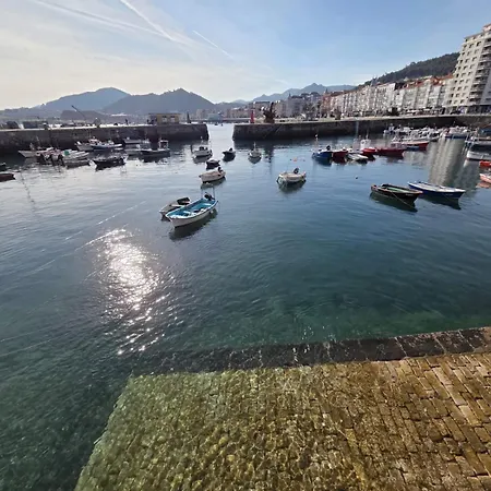 El Patio De Vespasiano-calera- Vistas A La Iglesia Junto Al Puerto Castro Urdiales