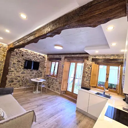 El Patio De Vespasiano-calera- Vistas A La Iglesia Junto Al Puerto