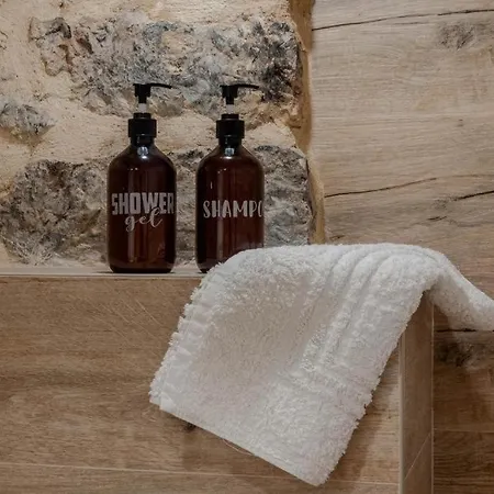 El Patio De Vespasiano-calera- Vistas A La Iglesia Junto Al Puerto Апартаменты