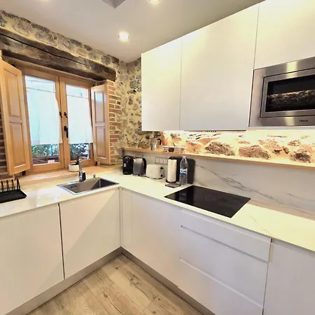 Apartamento El Patio De Vespasiano-calera- Vistas A La Iglesia Junto Al Puerto Castro Urdiales