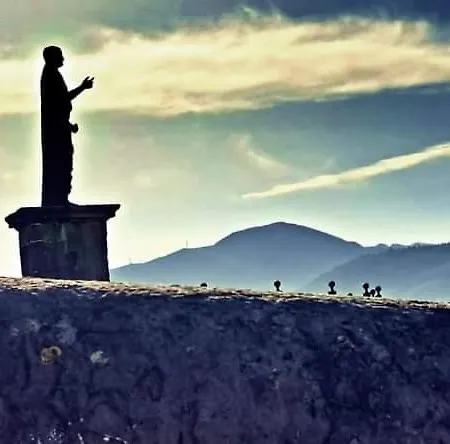 Apartamento El Patio De Vespasiano-calera- Vistas A La Iglesia Junto Al Puerto *