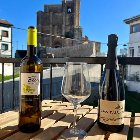 El Patio De Vespasiano-calera- Vistas A La Iglesia Junto Al Puerto Castro Urdiales