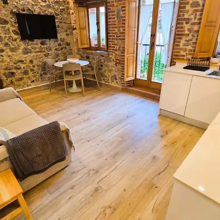 El Patio De Vespasiano-calera- Vistas A La Iglesia Junto Al Puerto Апартаменты *