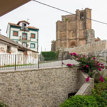 Apartment El Patio De Vespasiano-calera- Vistas A La Iglesia Junto Al Puerto