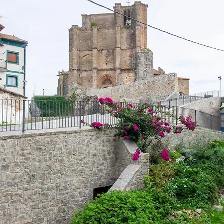 Apartamento El Patio De Vespasiano-calera- Vistas A La Iglesia Junto Al Puerto