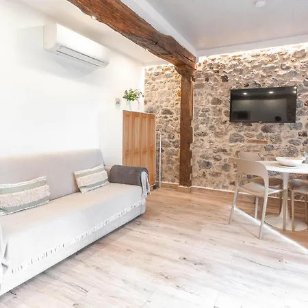 El Patio De Vespasiano-calera- Vistas A La Iglesia Junto Al Puerto Apartamento