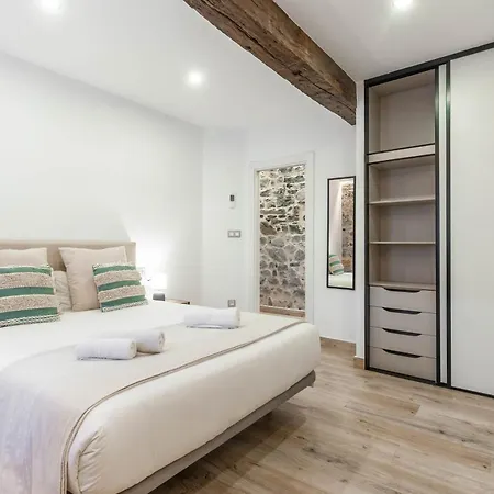 El Patio De Vespasiano-calera- Vistas A La Iglesia Junto Al Puerto Апартаменты *