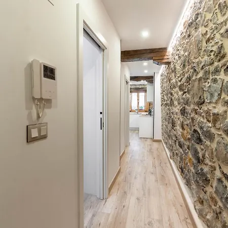 El Patio De Vespasiano-calera- Vistas A La Iglesia Junto Al Puerto Castro Urdiales