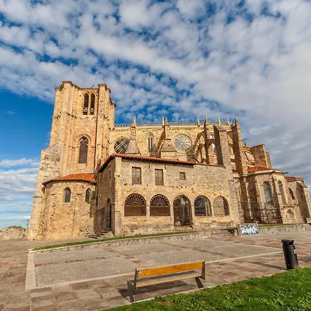 El Patio De Vespasiano-calera- Vistas A La Iglesia Junto Al Puerto Апартаменты *