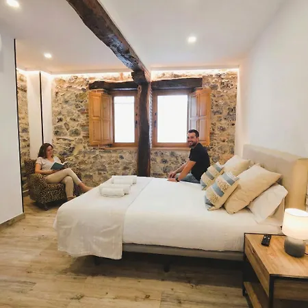 El Patio De Vespasiano-calera- Vistas A La Iglesia Junto Al Puerto * Кастро-Урдиалес