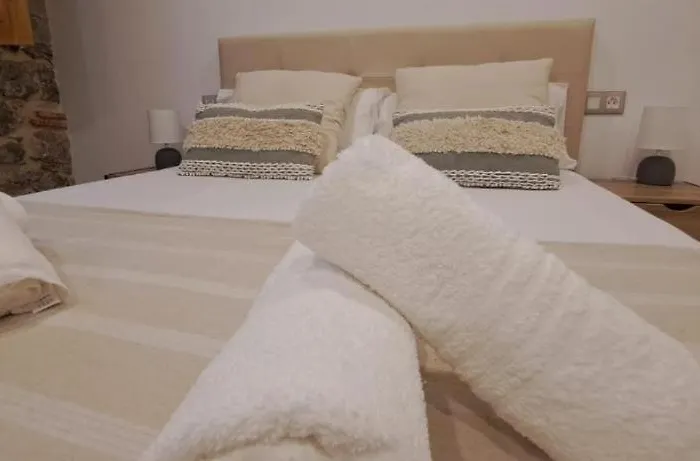 El Patio De Vespasiano-calera- Vistas A La Iglesia Junto Al Puerto * Castro Urdiales