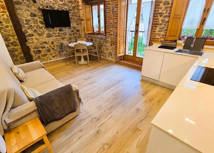 El Patio De Vespasiano-calera- Vistas A La Iglesia Junto Al Puerto Appartement *