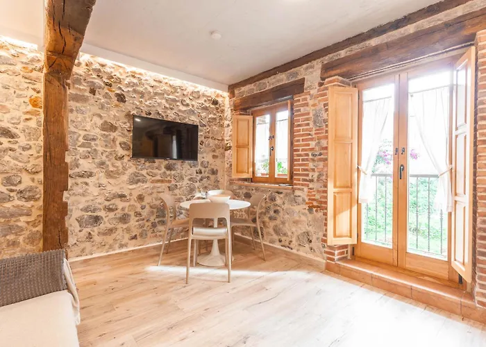 El Patio De Vespasiano-calera- Vistas A La Iglesia Junto Al Puerto *