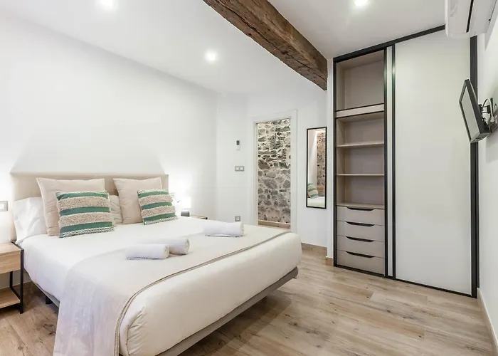 El Patio De Vespasiano-calera- Vistas A La Iglesia Junto Al Puerto Appartement *