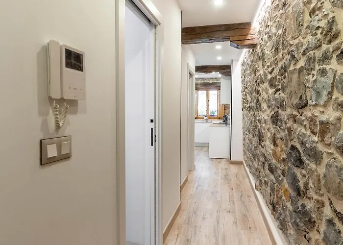 El Patio De Vespasiano-calera- Vistas A La Iglesia Junto Al Puerto Castro Urdiales