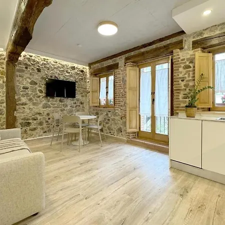 El Patio De Vespasiano-calera- Vistas A La Iglesia Junto Al Puerto Castro Urdiales