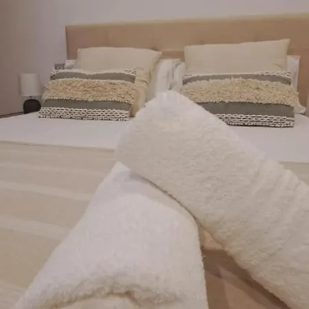 El Patio De Vespasiano-calera- Vistas A La Iglesia Junto Al Puerto * Castro Urdiales