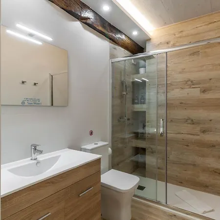 El Patio De Vespasiano-calera- Vistas A La Iglesia Junto Al Puerto * Castro Urdiales