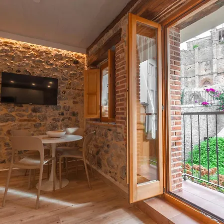 El Patio De Vespasiano-calera- Vistas A La Iglesia Junto Al Puerto Apartmán Castro Urdiales