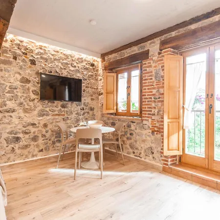 El Patio De Vespasiano-calera- Vistas A La Iglesia Junto Al Puerto *