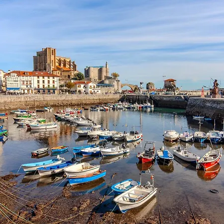 El Patio De Vespasiano-calera- Vistas A La Iglesia Junto Al Puerto *