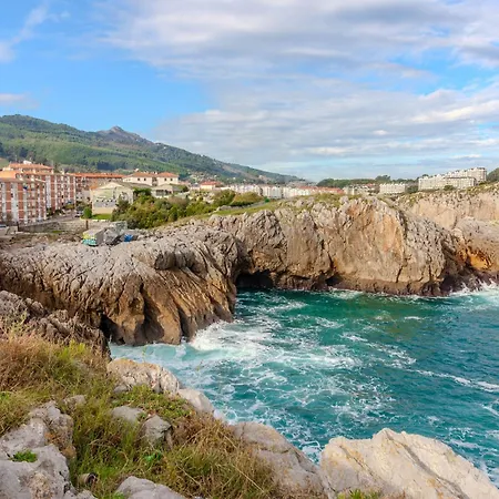 El Patio De Vespasiano-calera- Vistas A La Iglesia Junto Al Puerto * Castro Urdiales