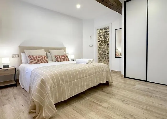 El Patio De Vespasiano-calera- Vistas A La Iglesia Junto Al Puerto شقة