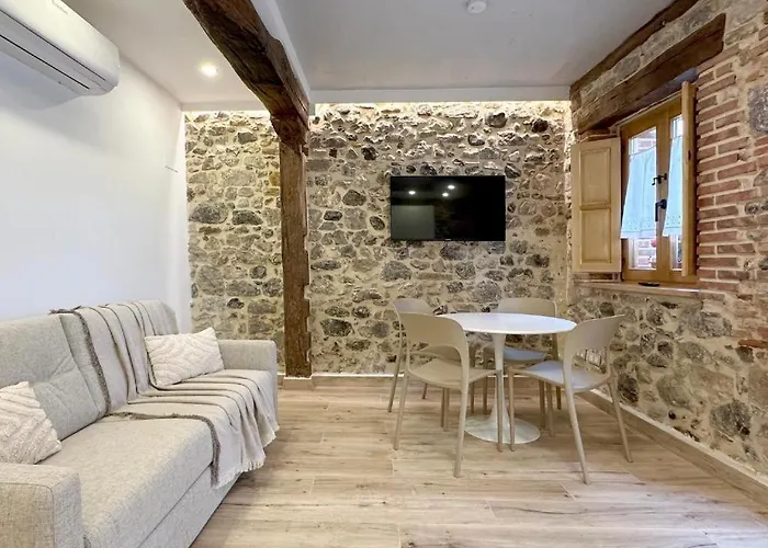 El Patio De Vespasiano-calera- Vistas A La Iglesia Junto Al Puerto شقة