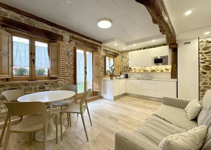 شقة El Patio De Vespasiano-calera- Vistas A La Iglesia Junto Al Puerto كاسترو أورديالس