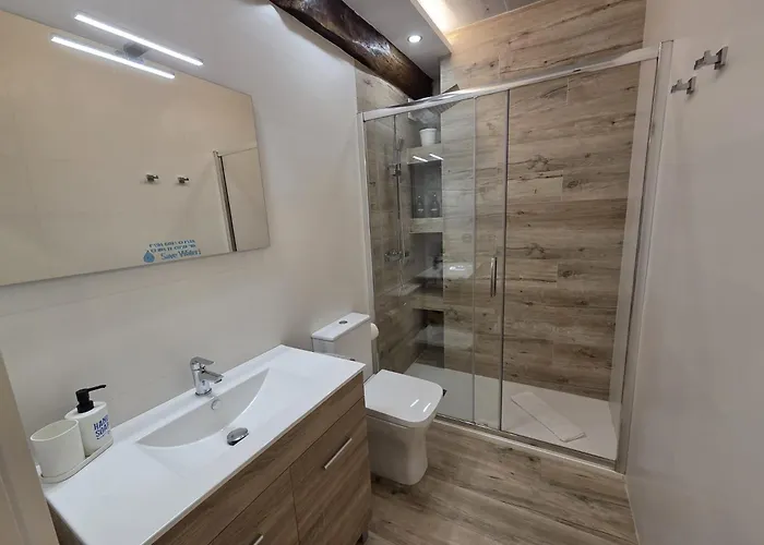 El Patio De Vespasiano-calera- Vistas A La Iglesia Junto Al Puerto