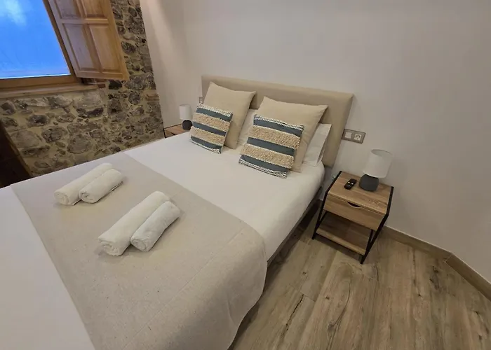 شقة El Patio De Vespasiano-calera- Vistas A La Iglesia Junto Al Puerto كاسترو أورديالس