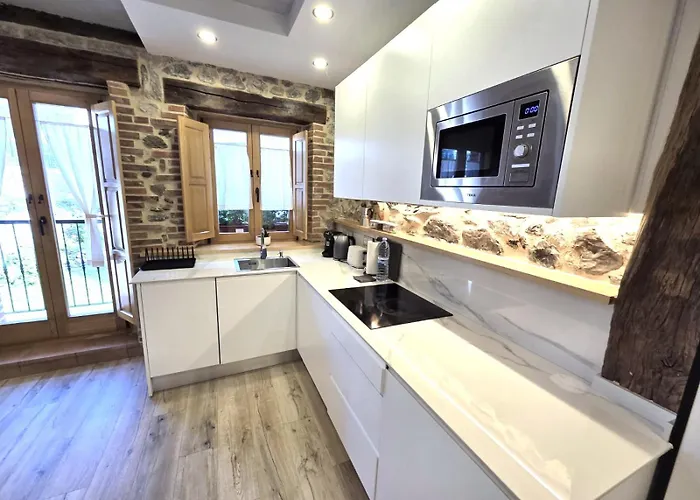 El Patio De Vespasiano-calera- Vistas A La Iglesia Junto Al Puerto شقة *