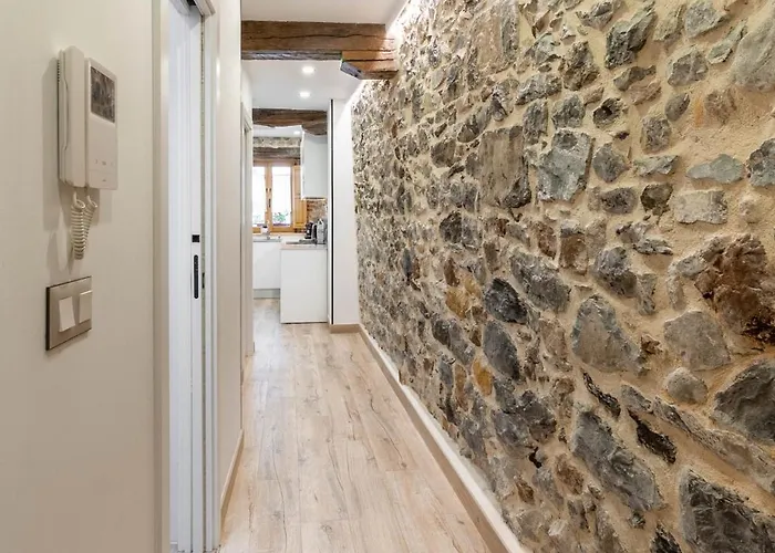 El Patio De Vespasiano-calera- Vistas A La Iglesia Junto Al Puerto شقة كاسترو أورديالس