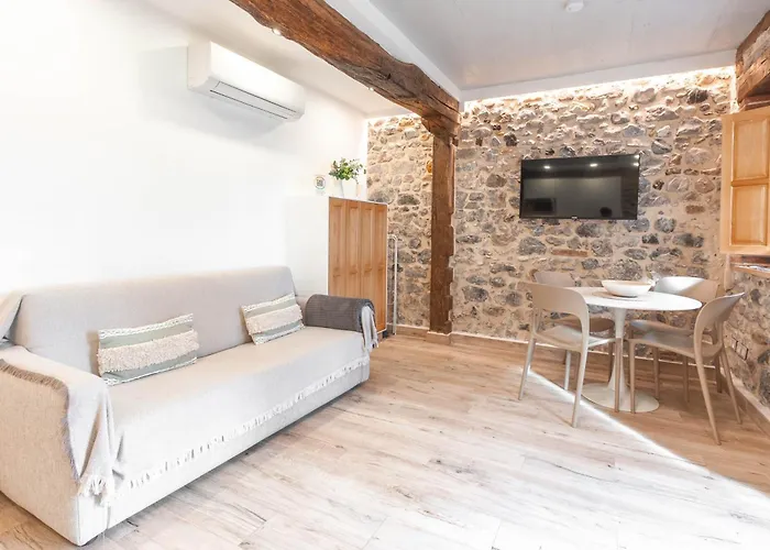 El Patio De Vespasiano-calera- Vistas A La Iglesia Junto Al Puerto شقة